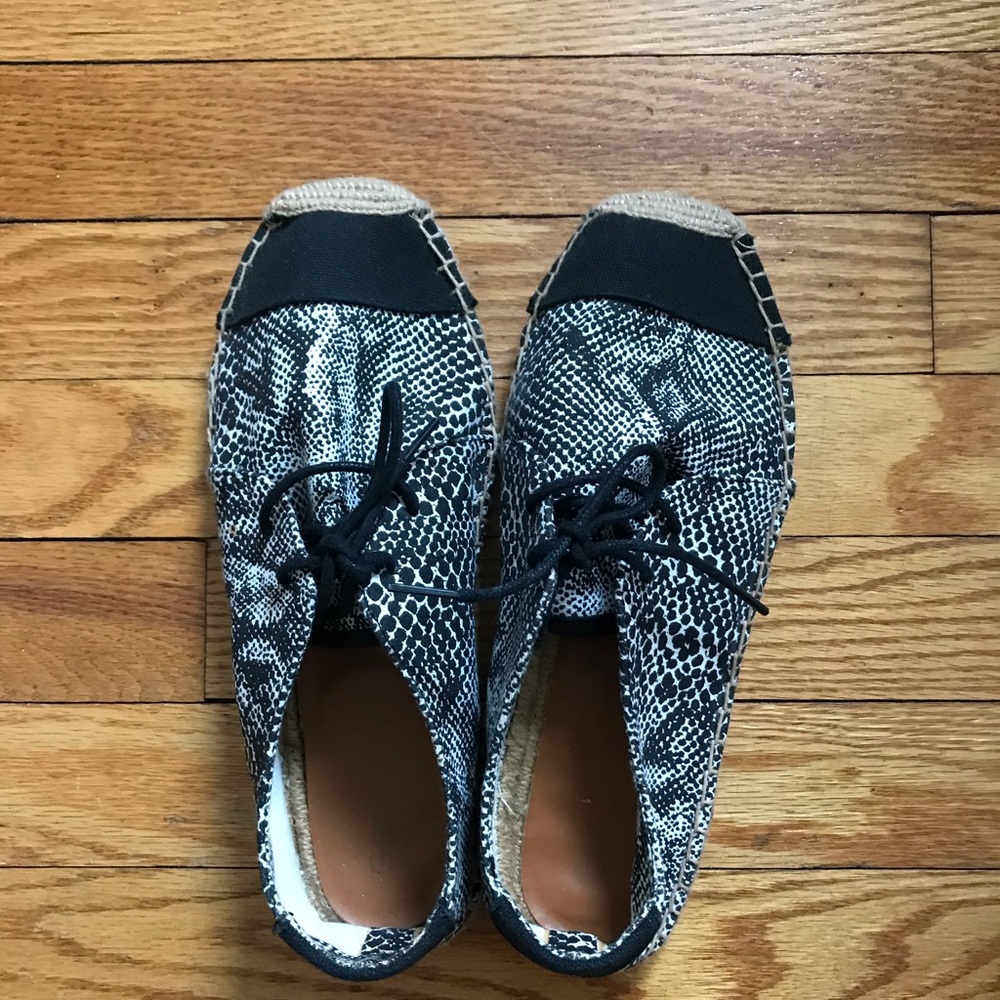 Black and White Lace-Up Espadrilles with Textured Print